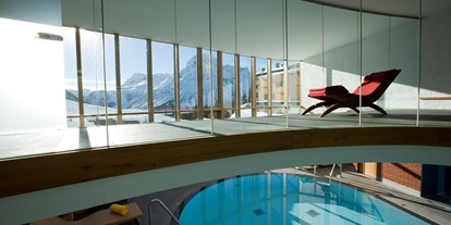 Hundehotel - Bademöglichkeit für Hunde - PLZ 7250 (Schweiz) - Alpin Spa im Winter - Boutique Hotel Goldener Berg