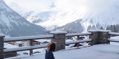 Hundehotel - Pools: Außenpool beheizt - Lech - Yoga im Hotel - Hotel Goldener Berg - Your Mountain Selfcare Resort