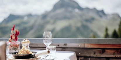 Hundehotel - Hund im Restaurant erlaubt - Fließ - Kulinarik mit Ausblick - Hotel Goldener Berg - Your Mountain Selfcare Resort