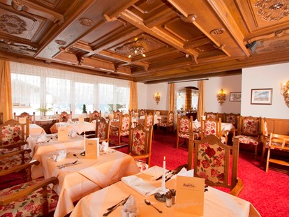 Hundehotel - Hund im Restaurant erlaubt - Speisesaal - Hotel Bergfrieden Fiss in Tirol
