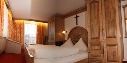 Hundehotel - Award-Gewinner - St. Leonhard (Trentino-Südtirol) - Beispiel zimmer - Hotel Bergfrieden Fiss in Tirol