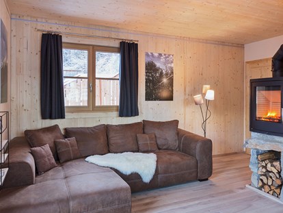 Hundehotel - Wohnzimmer mit Kamin - Ferienhäuser Gerhart