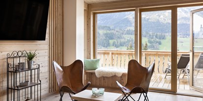 Hundehotel - Preisniveau: günstig - PLZ 5453 (Österreich) - Wohnbereich mit Zugang zum Balkon und Blick ins Grüne - Ferienhäuser Gerhart