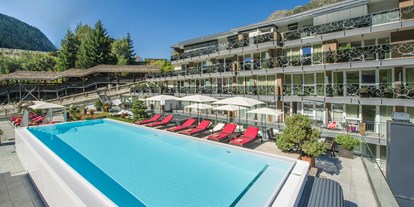 Hundehotel - Wellnessbereich - Ried im Oberinntal - Outdoor Pool - Hotel Fliana