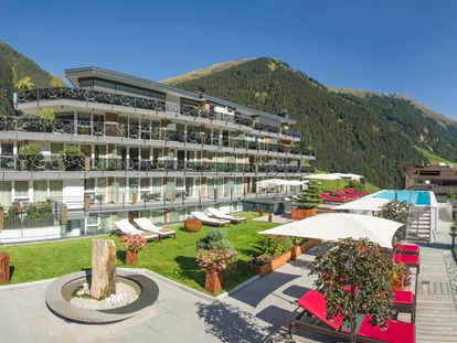 Hundehotel - Pools: Außenpool beheizt - Davos Dorf - Hotel Fliana