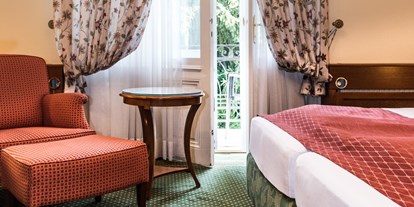 Hundehotel - Nitzing - Zimmer mit Balkon und Blick in den Garten - Hotel Park Villa