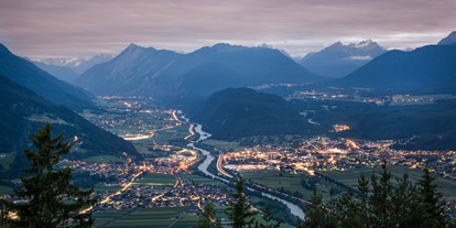 Hundehotel - Award-Gewinner - St. Leonhard (Trentino-Südtirol) - Ausblick vom Hotel - am Abend - Inntalerhof - DAS Panoramahotel