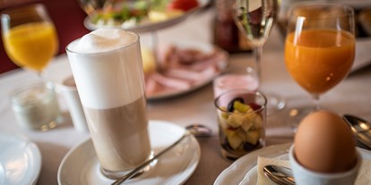 Hundehotel - WLAN - Paßhammer - Frühstück am Tisch - Hotel G´Schlössl Murtal