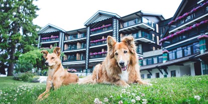 Hundehotel - Trink-/Fressnapf: an der Rezeption - Biberwier - Unser Garten - Alpin Resort Sacher