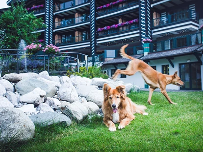 Hundehotel - Neustift im Stubaital - Garten - Alpin Resort Sacher