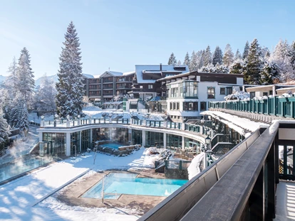 Hundehotel - Award-Gewinner - Bad Bayersoien - Außenansicht Winter - Alpin Resort Sacher
