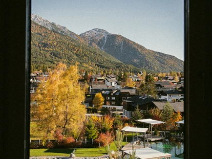 Hundehotel - Herbstausblick aus den Behandlungsräumen - Alpin Resort Sacher