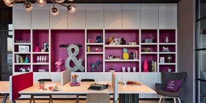 Hundehotel - Wien - Library - Moxy Vienna Airport