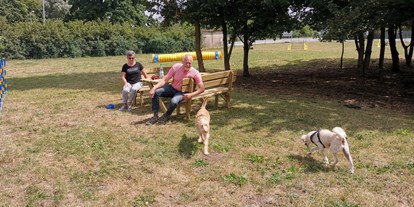 Hundehotel - Trink-/Fressnapf: an der Rezeption - Vorpommern - Familienhotel am Tierpark