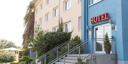 Hundehotel - WLAN - Frontansicht - Familienhotel am Tierpark