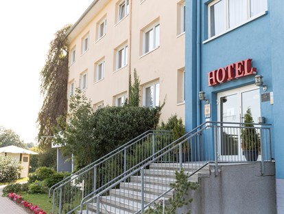 Hundehotel - WLAN - Frontansicht - Familienhotel am Tierpark