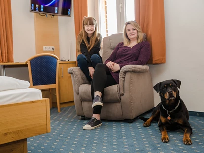 Hundehotel - keine Leinenpflicht im Hotel - Sankt Oswald-Riedlhütte - Im Zimmer - Hunderesort Waldeck