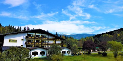 Hundehotel - Umgebungsschwerpunkt: Berg - Bayern - Blick auf das Hotel - Landhotel GrünWies