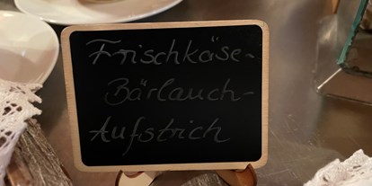 Hundehotel - Trink-/Fressnapf: an der Rezeption - Kitzbühel - Blickner Alm