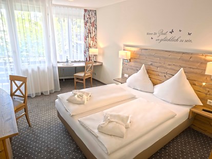 Hundehotel - Unterkunftsart: Hotel - Meßstetten - Doppelzimmer Standard Beispiel - Hotel-Resort Waldachtal