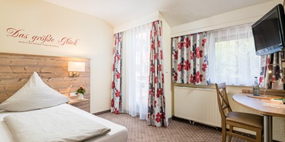 Hundehotel - PLZ 78628 (Deutschland) - Einzelzimmer Standard Beispiel Haupthaus - Hotel-Resort Waldachtal