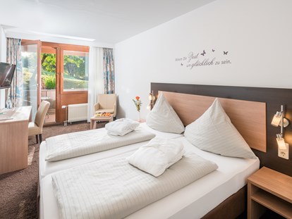 Hundehotel - Betzweiler-Wälde - Doppelzimmer Standard Beispiel Gästehaus Himmelreich - Hotel-Resort Waldachtal