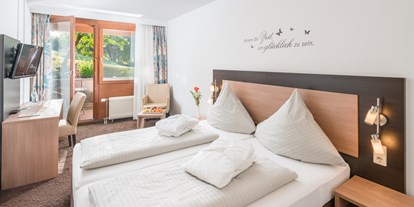 Hundehotel - PLZ 75228 (Deutschland) - Doppelzimmer Standard Beispiel Gästehaus Himmelreich - Hotel-Resort Waldachtal