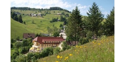 Hundehotel - Umgebungsschwerpunkt: Berg - Lenzkirch - Hotel von außen  - Naturparkhotel Grüner Baum