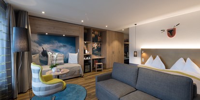 Hundehotel - Ladestation Elektroauto - Davos Wiesen - Familienzimmer Balkon - Sunstar Hotel Arosa - Sunstar Hotel Arosa