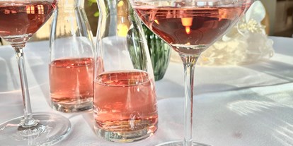 Hundehotel - Klassifizierung: 4 Sterne - Seenplatte - Ein schöner Wein zum Essen … - Fleesensee Resort & Spa