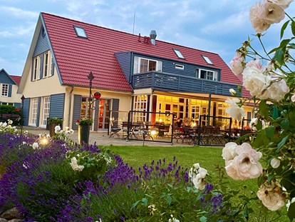 Hundehotel - Umgebungsschwerpunkt: See - Außenansicht HofWirtschaft - Fleesensee Resort & Spa