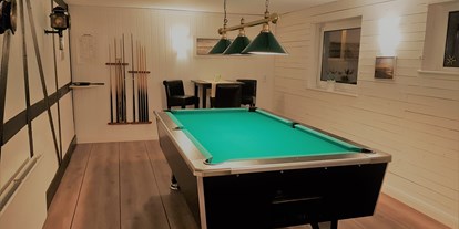 Hundehotel - Pools: Innenpool - Grömitz - Billard, Darts, Tischtennis, Tischkicker sind im Hotel verfügbar - HofHotel Krähenberg