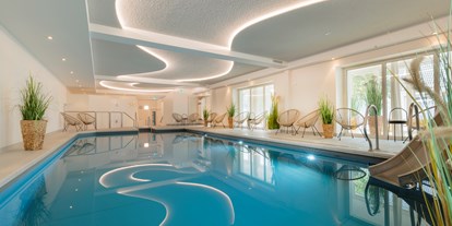 Hundehotel - Pools: Innenpool - Grömitz - Im Schwimmbad des Hotels entspannen Sie sich nach einem langen Tag - HofHotel Krähenberg