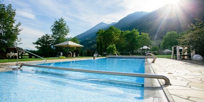 Hundehotel - Pools: Schwimmteich - Wiesenhof Garden Resort 