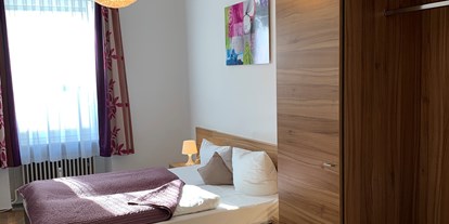 Hundehotel - Badewanne - Deutschland - 3 Zimmer Apartment mit Bad und Küche - Aparthotel & Pension Belo Sono