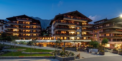 Hundehotel - WLAN - Pragg-Jenaz - Hotel Alpina im Sommer - Hotel Alpina Klosters