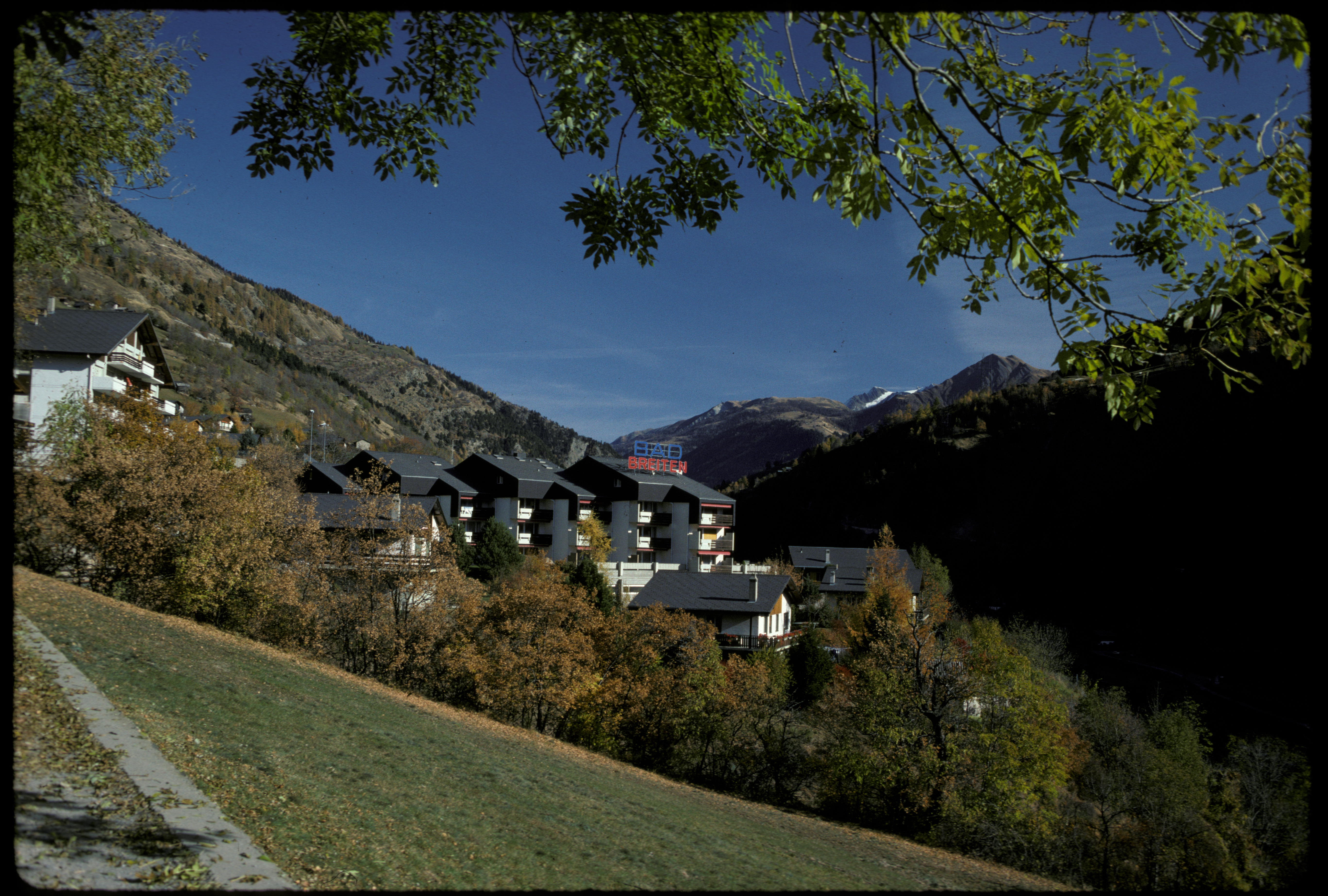 Urlaub-mit-Hund - Aussenansicht Hotel - Badehotel Salina Maris