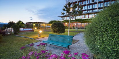 Hundehotel - Preisniveau: günstig - Schweiz - Garten vor dem Hauptgebäude - Hotel Serpiano