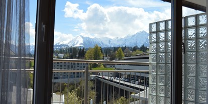 Hundehotel - Umgebungsschwerpunkt: See - Klosters - Unsere wunderschöne Aussicht vom Doppelzimmer Bergpanorama. - Hillsite Hotel Flims