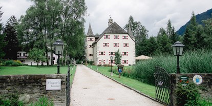 Hundehotel - Hundewiese: eingezäunt - Hundsdorf (Rauris) - Schloss Prielau Hotel & Restaurants - Hotel Schloss Prielau