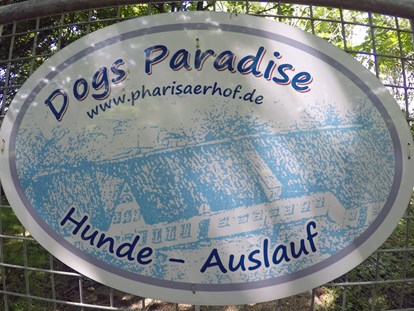 Hundehotel - Hundewiese: eingezäunt - Pellworm - Pharisäerhof - Hotel, Restaurant & Café
