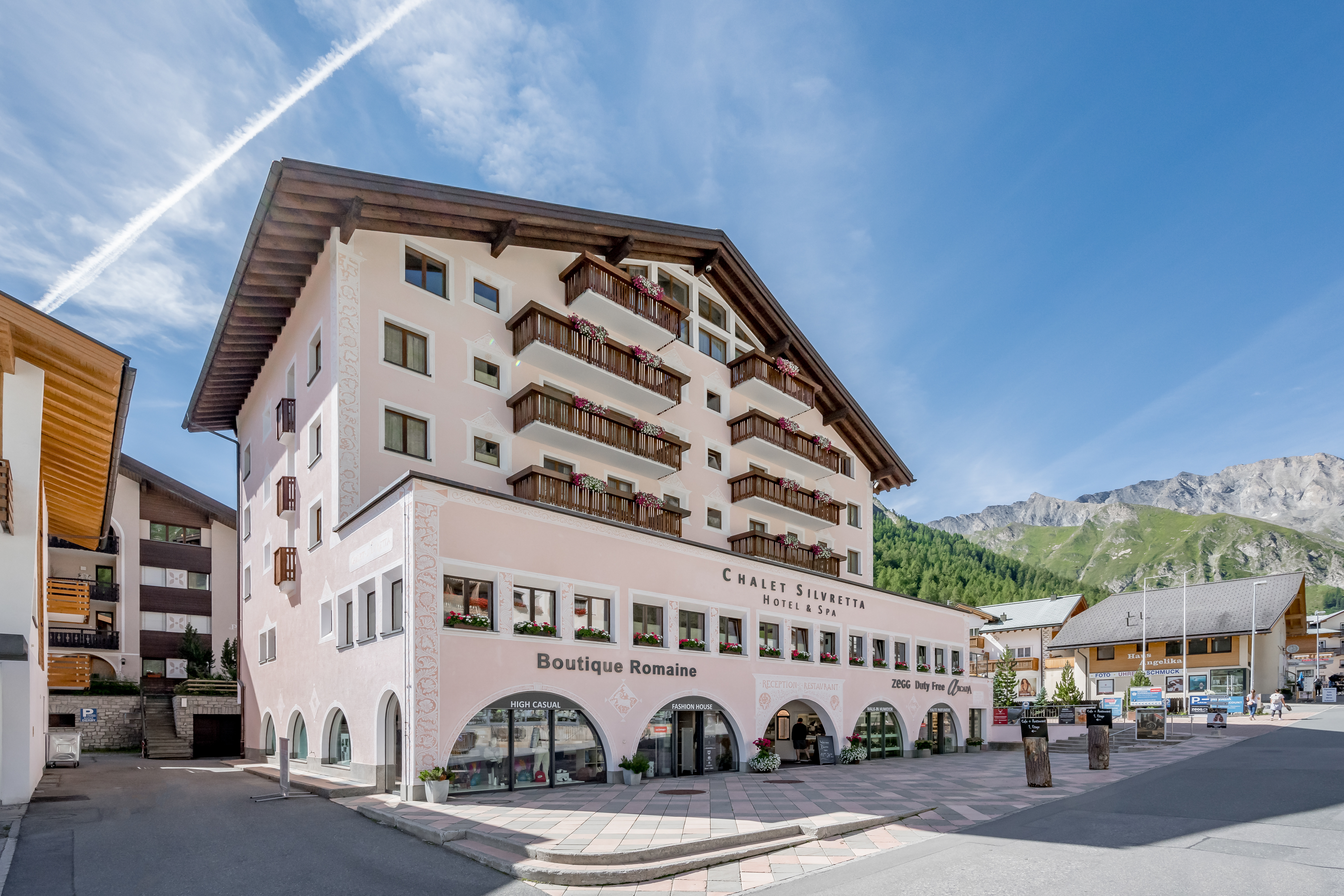 Urlaub-mit-Hund - Aussenbild - Sommer - Chalet Silvretta Hotel & Spa