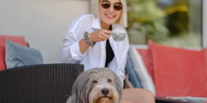 Hundehotel - Hund im Restaurant erlaubt - Rosenegg (Ebenthal in Kärnten) - Vierbeiner sind herzlich Willkommen!  - Seehotel Das JO.