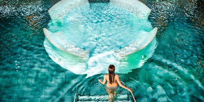Hundehotel - Pools: Außenpool nicht beheizt - Lotusblütenbecken - Asia Hotel & Spa Leoben