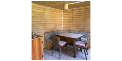 Hundehotel - barrierefrei - Hutterer Böden - Zusätzliche Gartenhütte mit kleiner Außenküche und Weber Holzkohlegrill - Haus Tauplitz