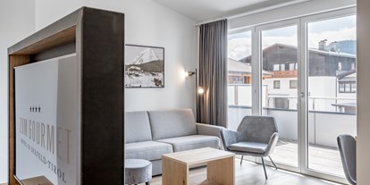 Hundehotel - Preisniveau: moderat - PLZ 6100 (Österreich) - Suite Wohnbereich - Hotel Zum Gourmet****