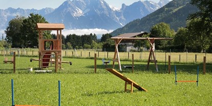Hundehotel - Sonnseite - Spielplatz und Agilityplatz - Feriendorf Oberreit