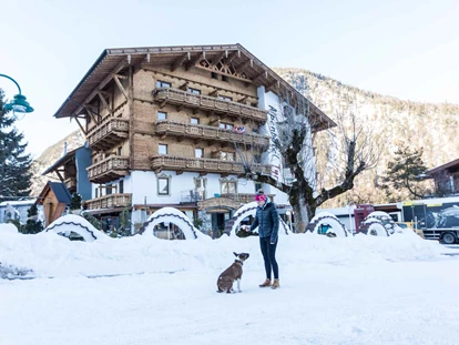 Hundehotel - Hundewiese: eingezäunt - Mayrhofen (Mayrhofen) - Alpenhotel Tyrol - 4* Adults Only Hotel am Achensee