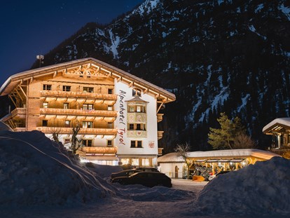 Hundehotel - Hundewiese: eingezäunt - Thierberg (Kufstein) - Alpenhotel Tyrol - 4* Adults Only Hotel am Achensee
