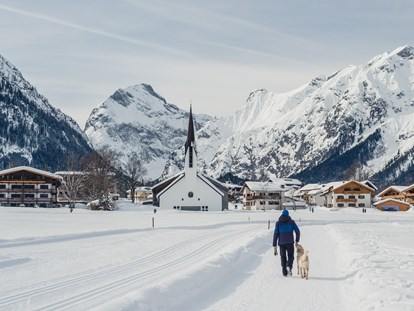 Hundehotel - Hundewiese: eingezäunt - Eichelwang - Alpenhotel Tyrol - 4* Adults Only Hotel am Achensee